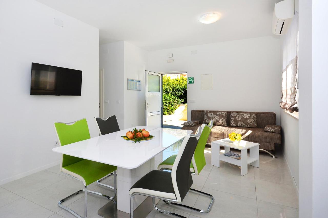 פודסטראנה Seas The Day Apartments מראה חיצוני תמונה