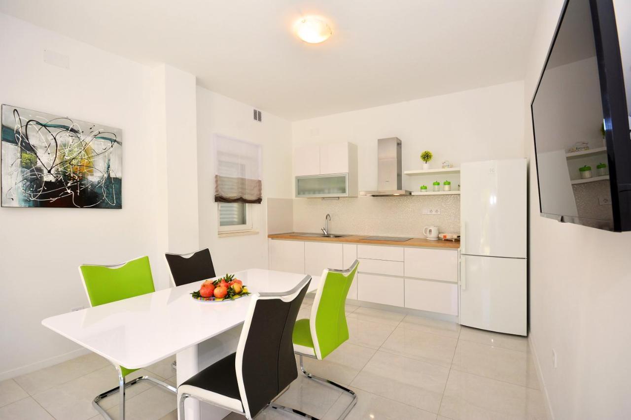 פודסטראנה Seas The Day Apartments מראה חיצוני תמונה
